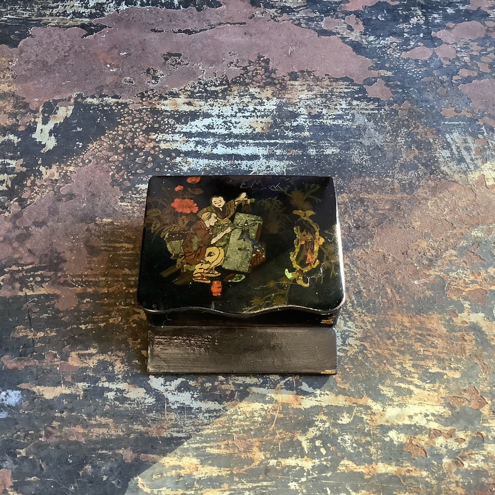 French Chinoiserie Paper Mache Stamp Box